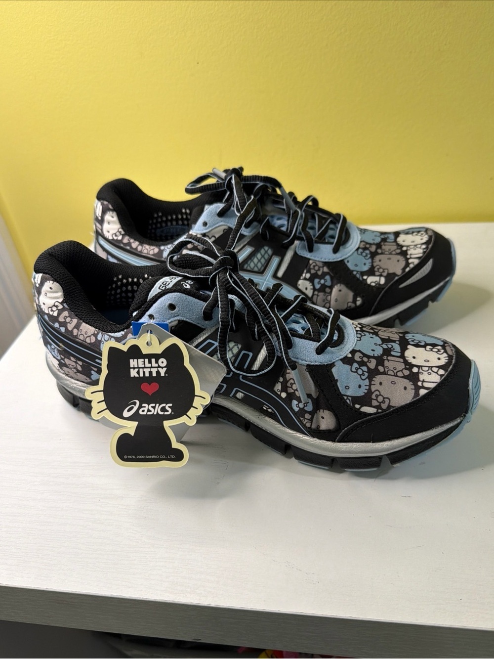 Hello Kitty patterned Asics gel sneakers size 8 blue and black NEW